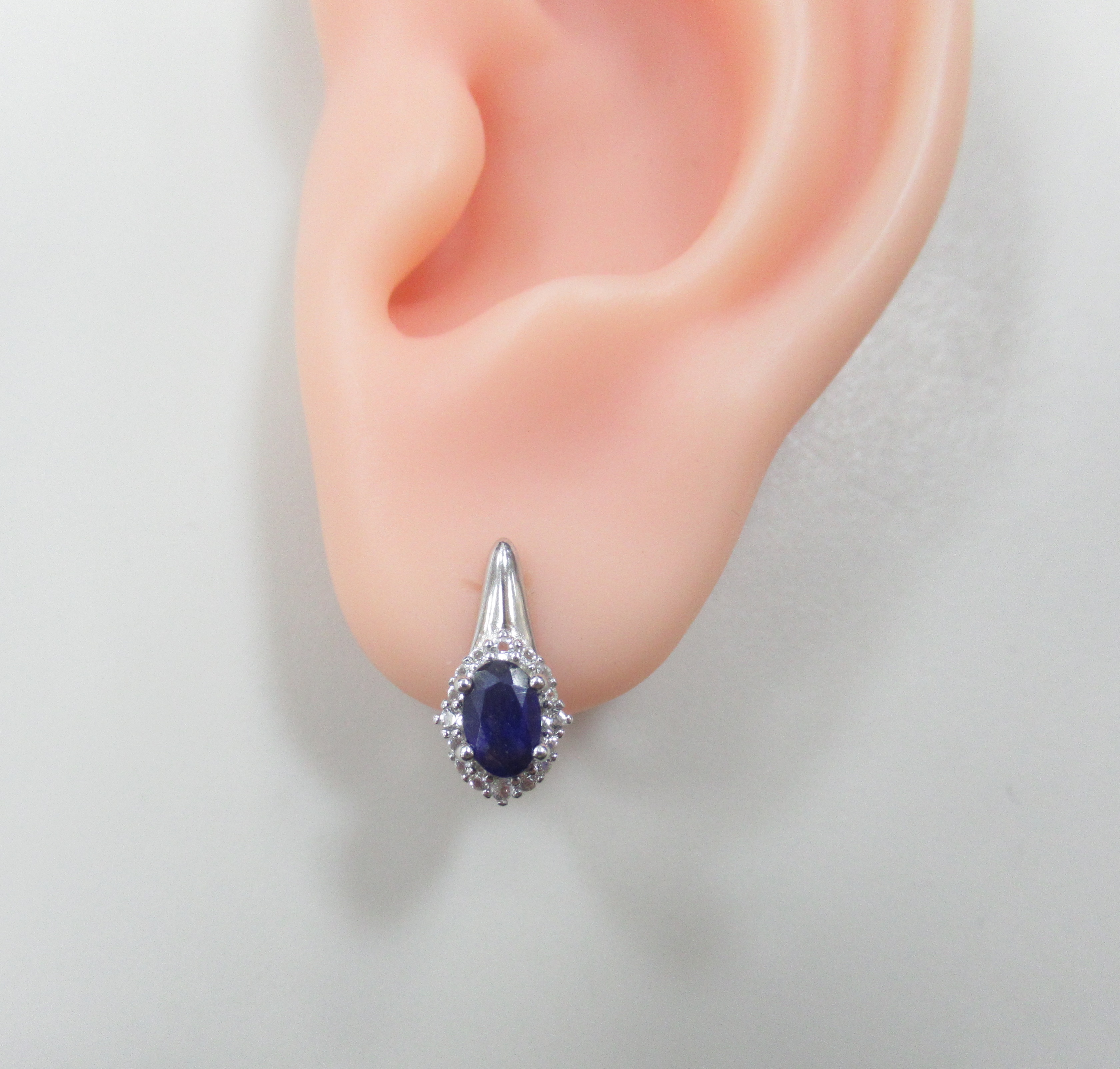 Серебряные серьги с сапфирами